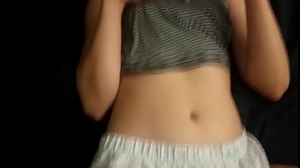 Mi prima descubre que se puede correr como una actriz porno